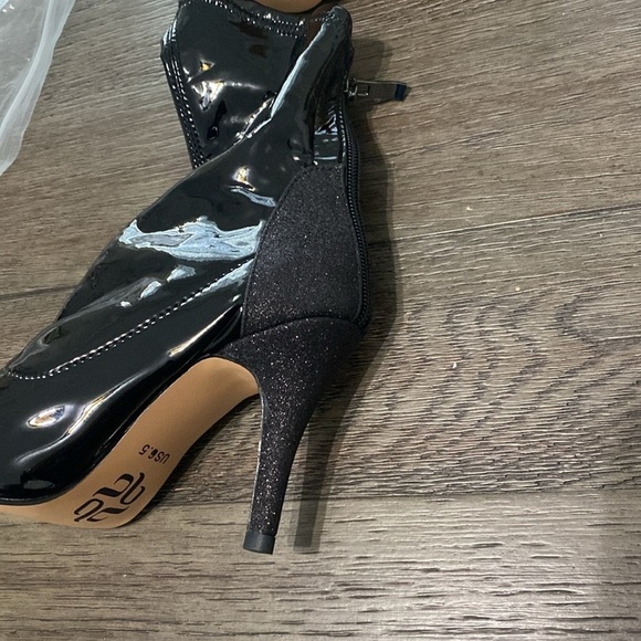 NWT BURJU Savage Ankle Closed Pointed Toe Wet Look With Sparkle Heel | 6.5 - Picture 5 of 10